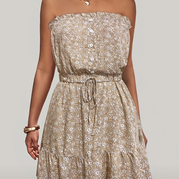 Dresses & Skirts - Embrace effortless style with this floral tan strapless dress. Perfect for any o